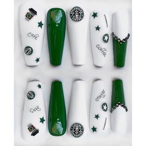 Press on nails☕️💚